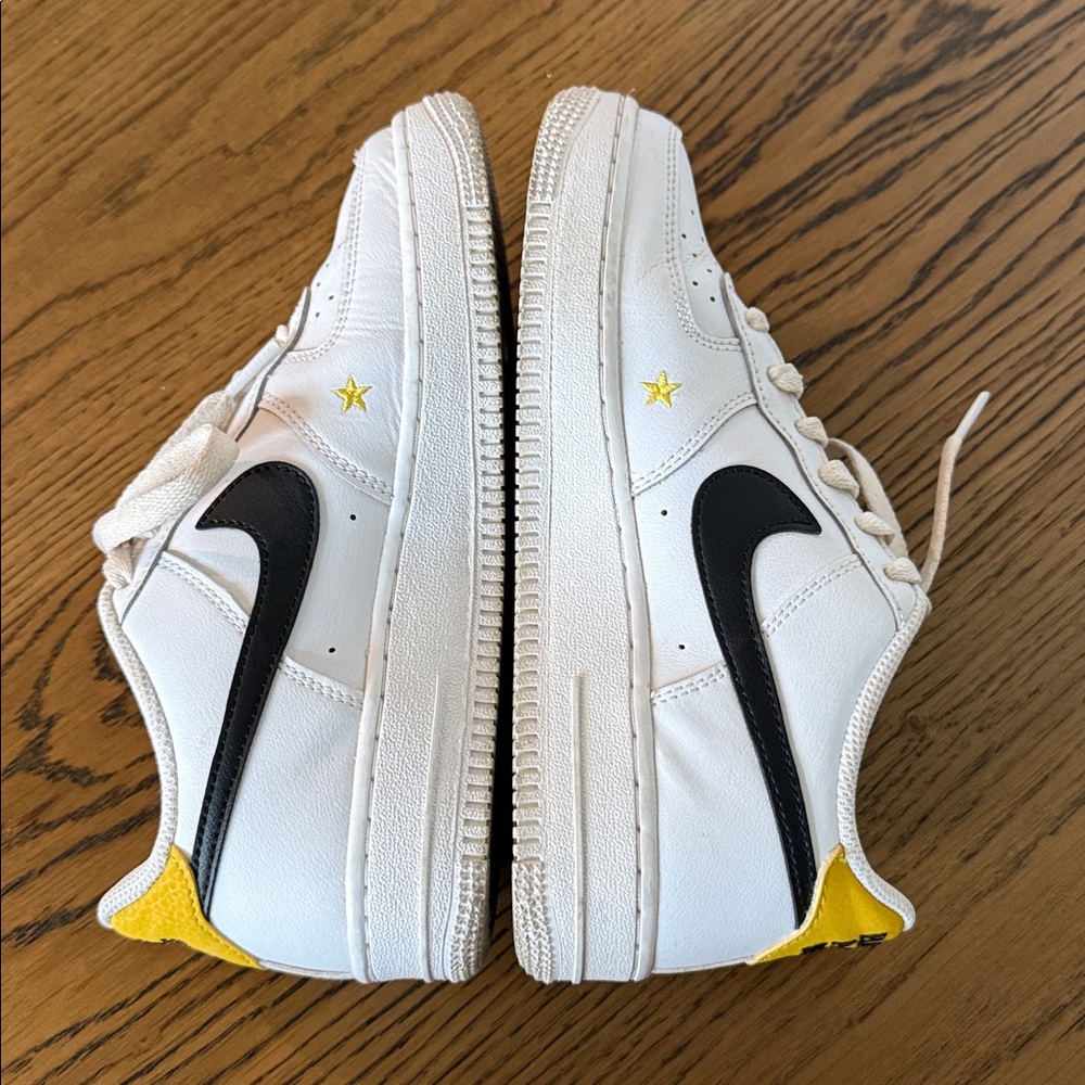 Nike Kids Air Force 1LV8 size 5Y - Picture 7 of 8
